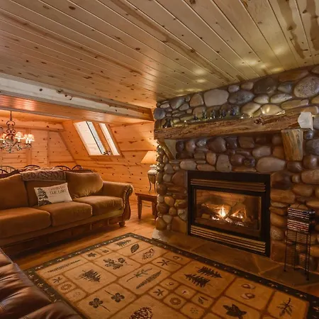 Roger Dodger By Kabino Hot Tub 2 Cabins Big Driveway Firepit Wifi Grill Summer 11 Winter 6 People Max